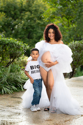 Madre e hijo en sesión de fotografía de maternidad al aire libre Puerto Rico