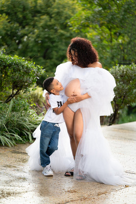 Madre e hijo en sesión de fotografía de maternidad al aire libre Puerto Rico