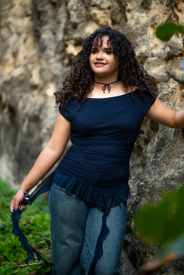 fotografía de pre quince en puerto rico en guajataca con paredes de piedra