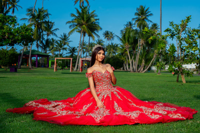 pre quinceañera Puerto Rico vestido rojo parque Hatillo cielo azul