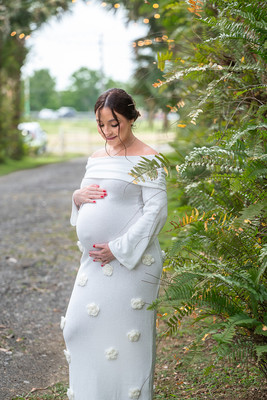 Fotografía de maternidad de pareja en Hacienda Igualdad