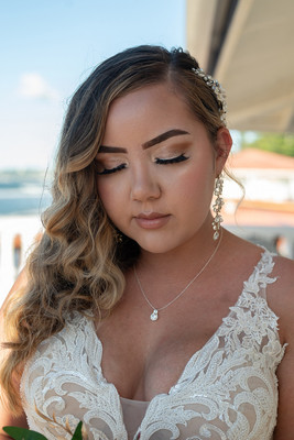 Retrato de la novia en su boda de destino en Puerto Rico.
