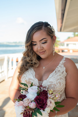 Retrato de la novia en su boda de destino en Puerto Rico.
