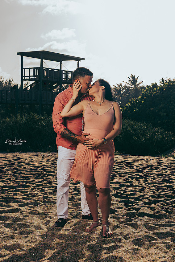 La sesión de maternidad de Diane y Natanael fue todo un éxito. Diane lucio su hermosa barriguita y felicidad.