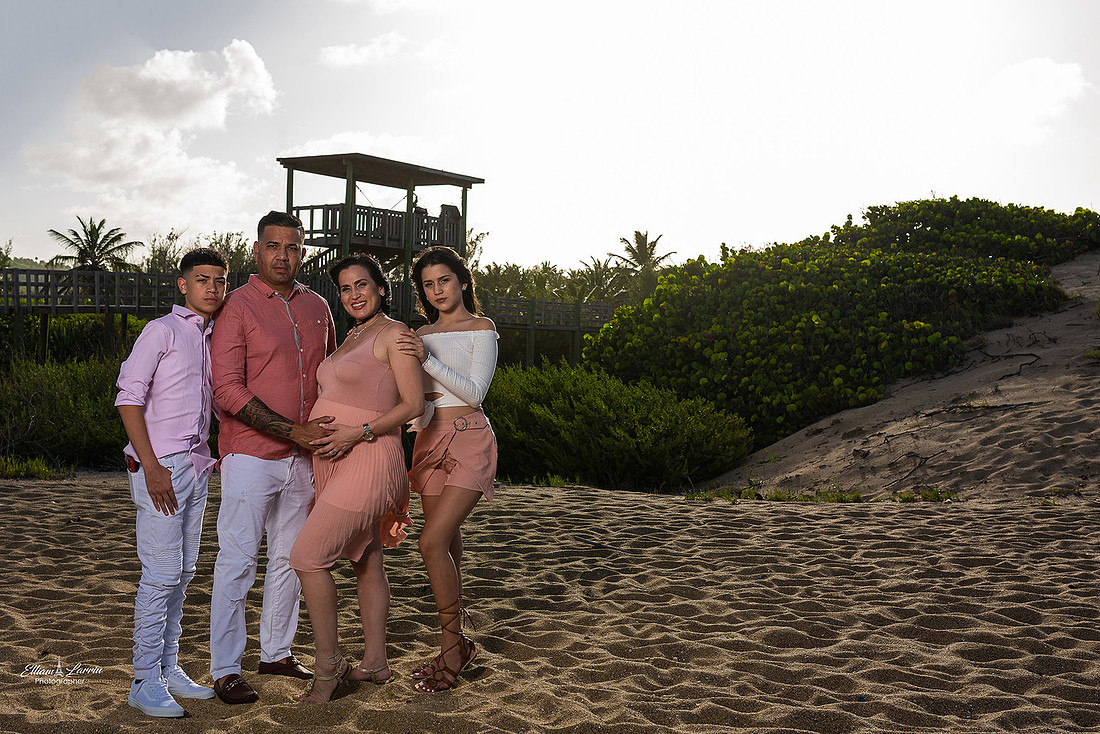 La sesión de maternidad de Diane y Natanael fue todo un éxito. Diane lucio su hermosa barriguita y felicidad.