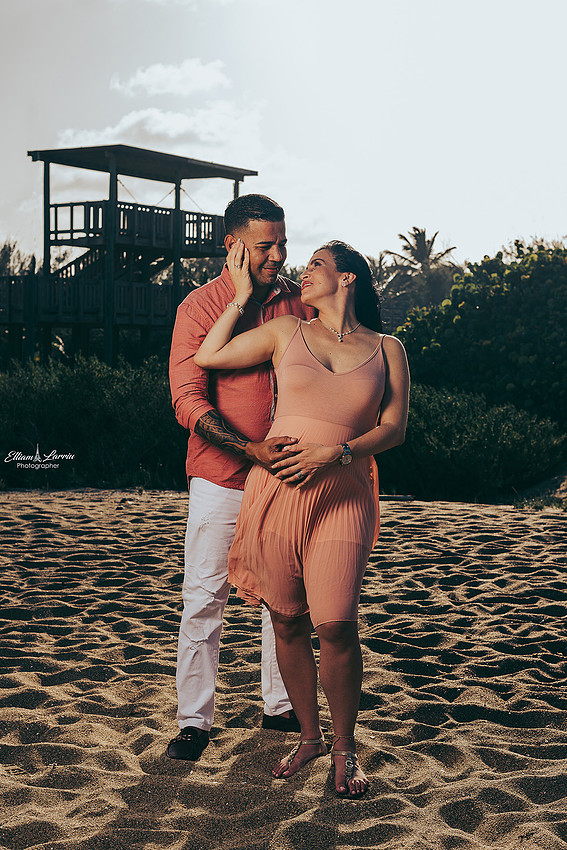 La sesión de maternidad de Diane y Natanael fue todo un éxito. Diane lucio su hermosa barriguita y felicidad.
