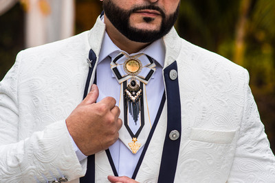 "Novios Elizabeth y Edgard en su boda en Bungalow Aguada, Puerto Rico"
