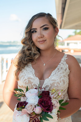Retrato de la novia en su boda de destino en Puerto Rico.
